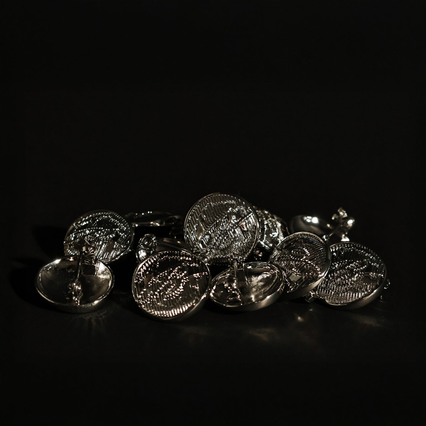 Gummy B｜B-SIGN 浮雕弧面半立體胸針 B-SIGN Embossed Curved Semi-3D Pin｜胸針